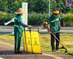 mowing-7474660_1280